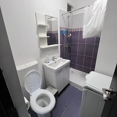 Mona's 5 * Bucharest